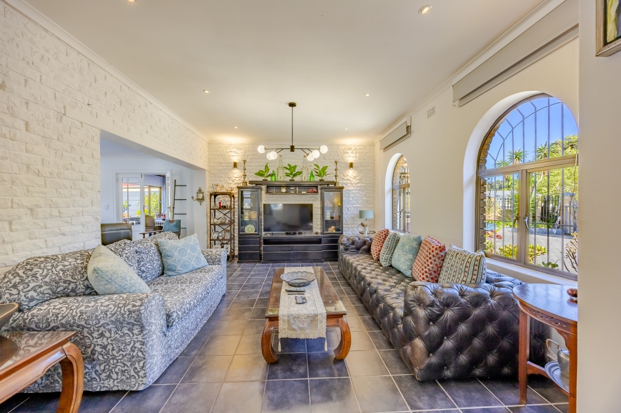 5 Bedroom Property for Sale in Flamingo Vlei Western Cape